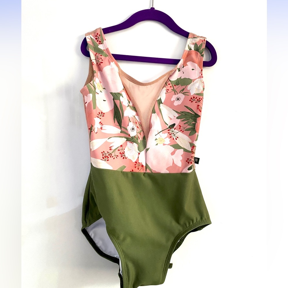 Brand New Lucky Leo Pink Floral & Green Dart Small Leotard